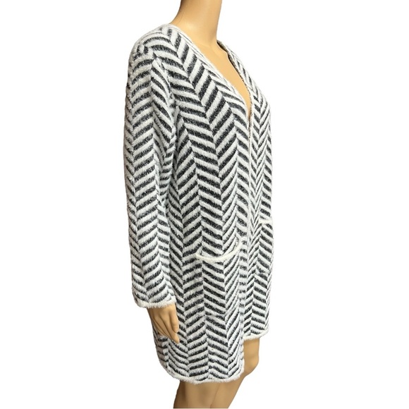 Calligraphie Black and White Fuzzy Chevron Open Cardigan Size M - Picture 2 of 8